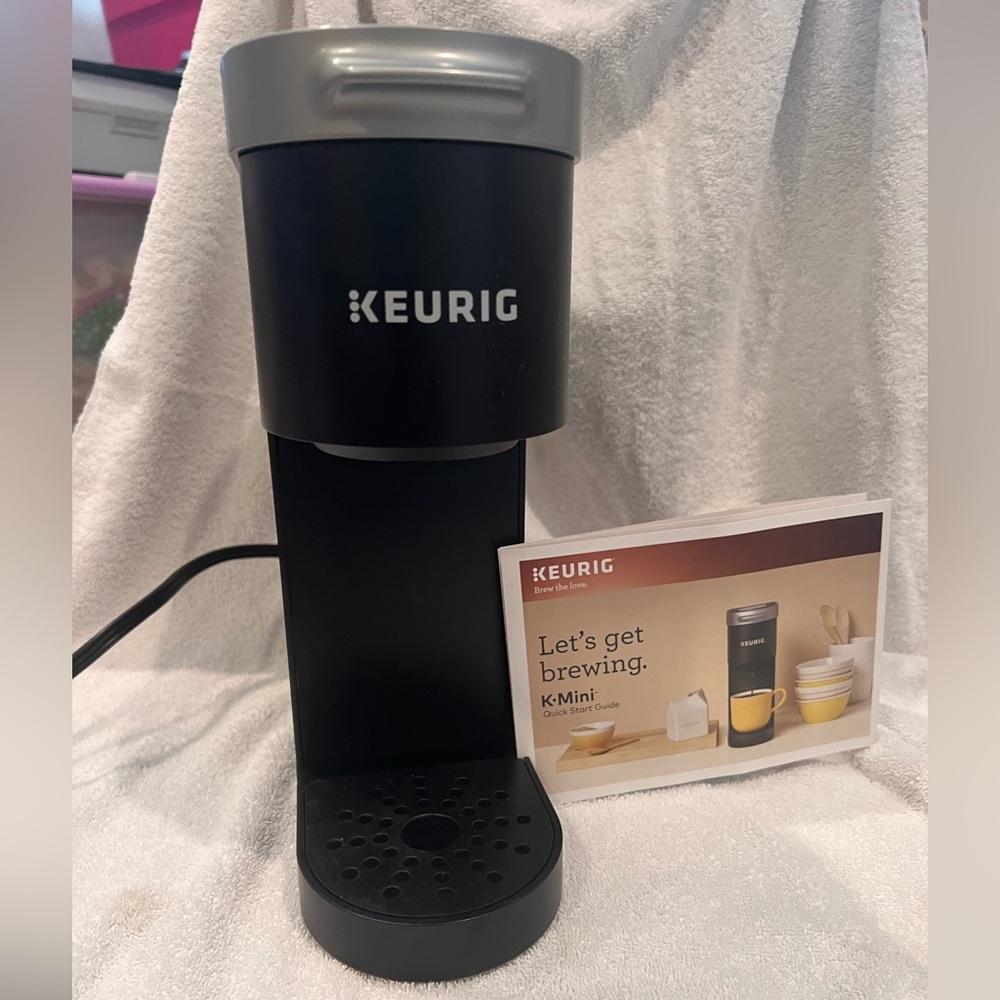 KEURIG K-MINI COFFE MAKER- BLACK